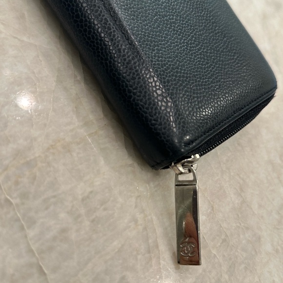 Vintage Chanel Caviar Leather Zippy Wallet - Picture 13 of 16